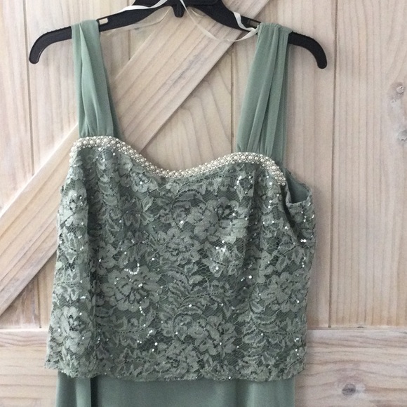 Le Bos formal dress.New with tags size 12 - Picture 3 of 5